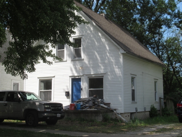 210 W Charles St in Champaign, IL - Foto de edificio - Building Photo