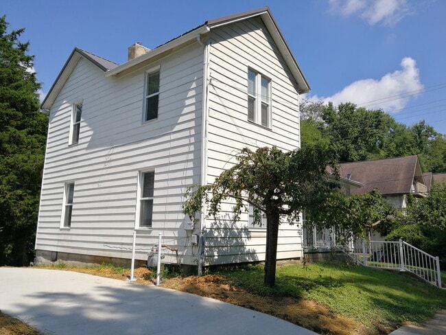 35 Walker St in Athens, OH - Foto de edificio - Building Photo