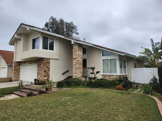 property at 19 Ensueno W