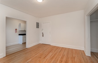 8302 Lake Ave in Cleveland, OH - Building Photo - Building Photo