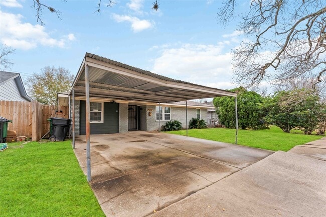 3122 Sunnydale Dr in Houston, TX - Building Photo - Building Photo