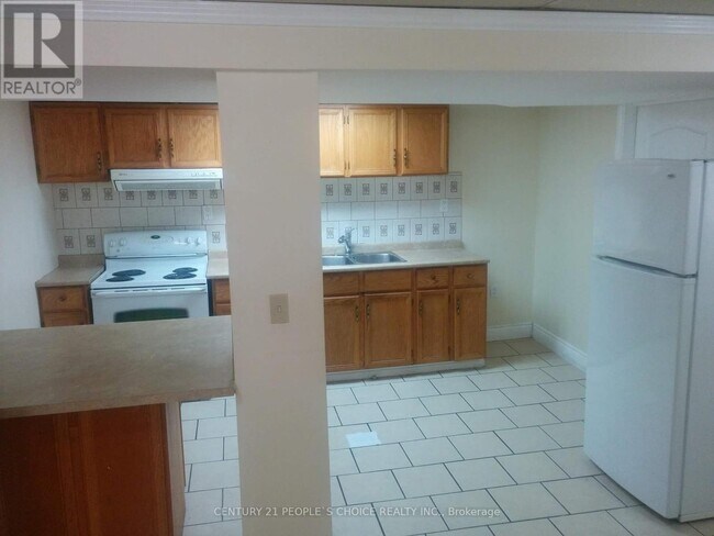 3429 Queenston Dr in Mississauga, ON - Building Photo - Building Photo