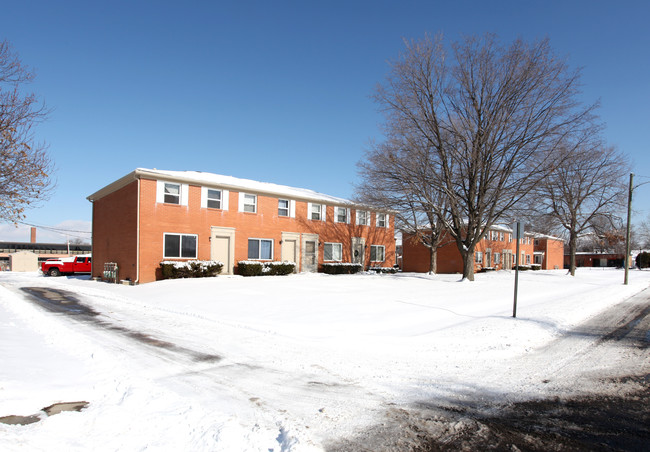 Yearling Apartments in Whitehall, OH - Foto de edificio - Building Photo