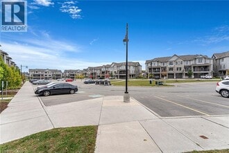 115 S Creek Dr in Kitchener, ON - Building Photo - Building Photo