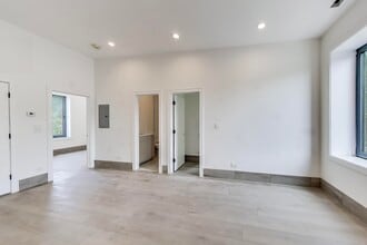 2023 N Drake Ave, Unit 3N in Chicago, IL - Building Photo - Building Photo