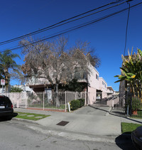 12031 Runnymede St in North Hollywood, CA - Foto de edificio - Building Photo