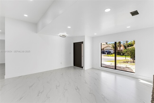 2149 NW 85th Ln in Coral Springs, FL - Foto de edificio - Building Photo