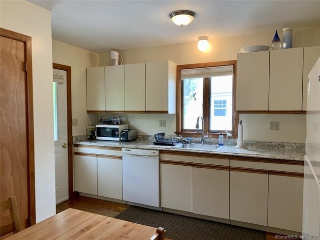 31 Oenoke Pl in Stamford, CT - Building Photo - Building Photo