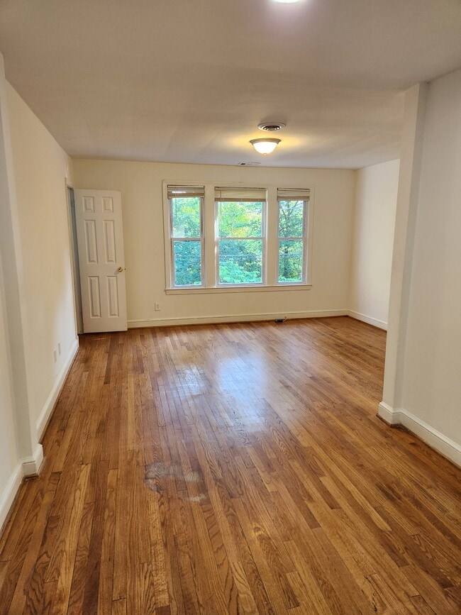 property at 331 Parkland Pl SE