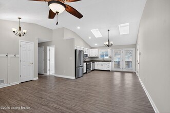 7803 Texlyn Ct in Louisville, KY - Building Photo - Building Photo