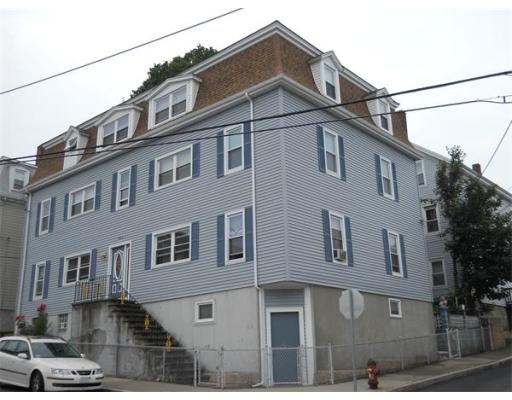 607 3rd St in Fall River, MA - Building Photo