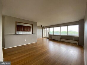 807 Barclay Towers in Cherry Hill Township, NJ - Building Photo - Building Photo