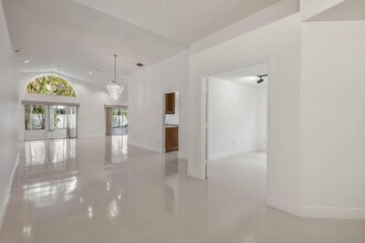 13596 Weyburne Dr in Delray Beach, FL - Building Photo - Building Photo