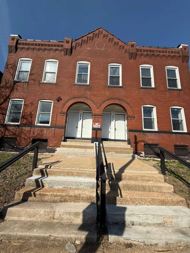 3215-3217-3217 Nebraska Ave in St. Louis, MO - Foto de edificio - Building Photo