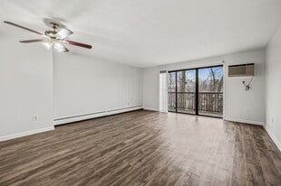 343 Oakland St, Unit 14 in Manchester, CT - Building Photo