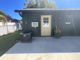 221 La Paz Dr, Unit 2 in Kissimmee, FL - Building Photo