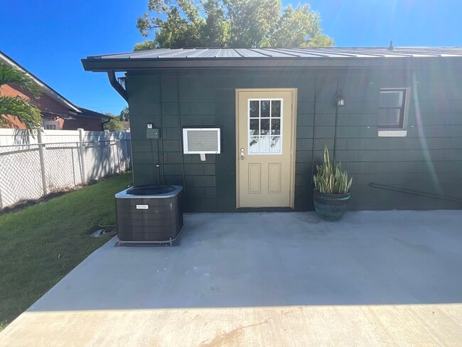 221 La Paz Dr, Unit 2