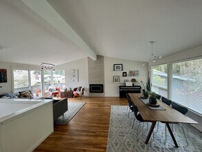 401 109th Ave SE in Bellevue, WA - Building Photo - Building Photo