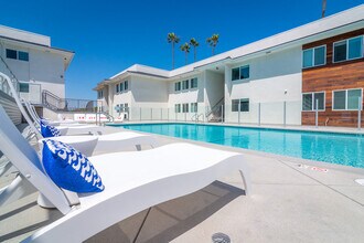 Bixby Hill Apartments in Long Beach, CA - Foto de edificio - Building Photo