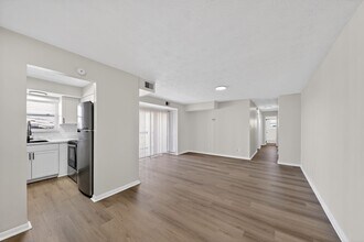 Prime Hamburg Apartments in Lexington, KY - Building Photo - Building Photo