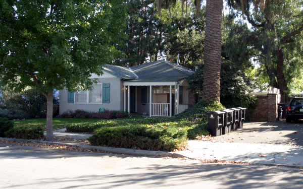 305 Mariposa Ave in Mountain View, CA - Building Photo