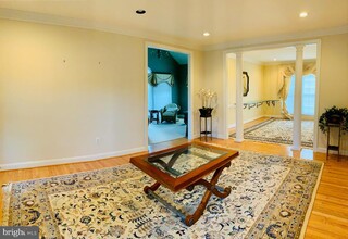 2040 Madrillon Rd in Vienna, VA - Building Photo - Building Photo