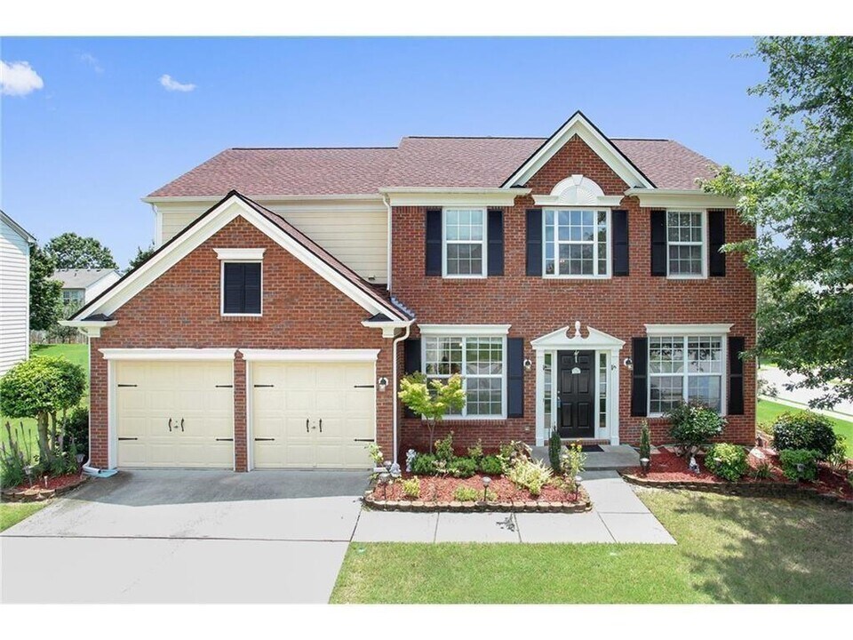 8210 Norwich Pl in Suwanee, GA - Building Photo