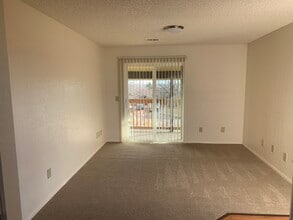 Regal Court Apartments in Louisville, CO - Foto de edificio - Building Photo