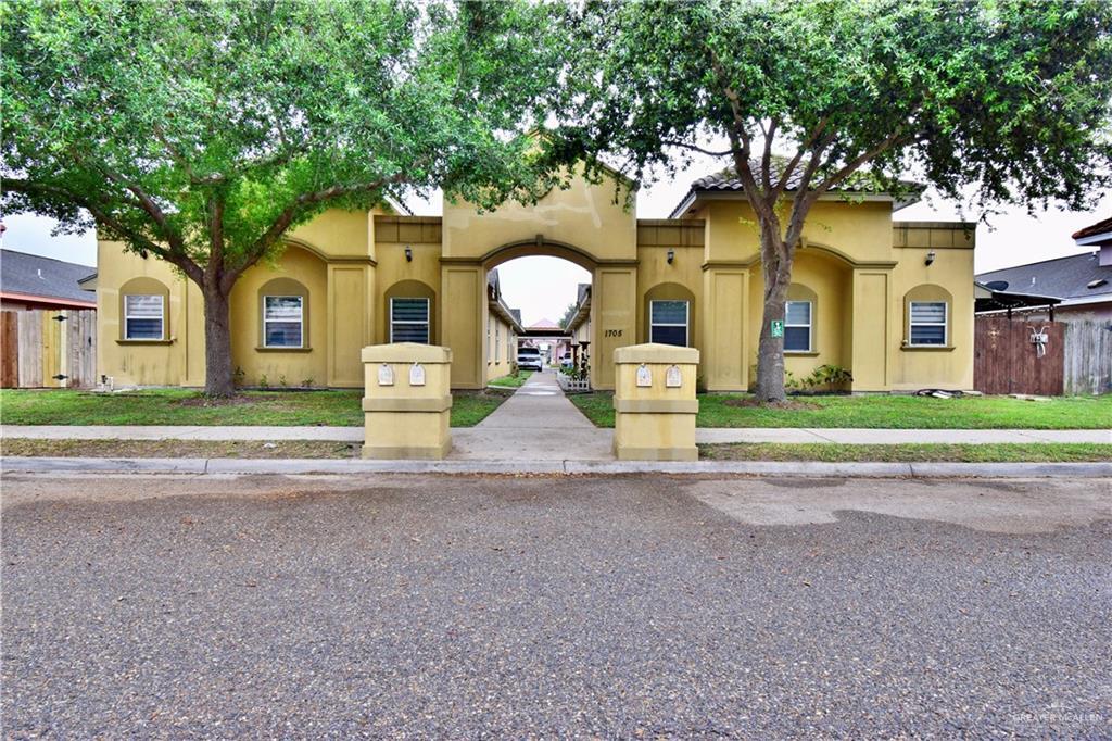 1705 Douglas in Pharr, TX - Building Photo