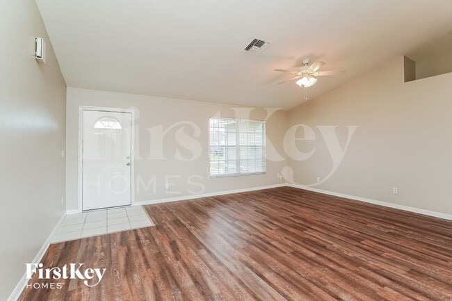 2105 NW 1st Pl in Cape Coral, FL - Foto de edificio - Building Photo