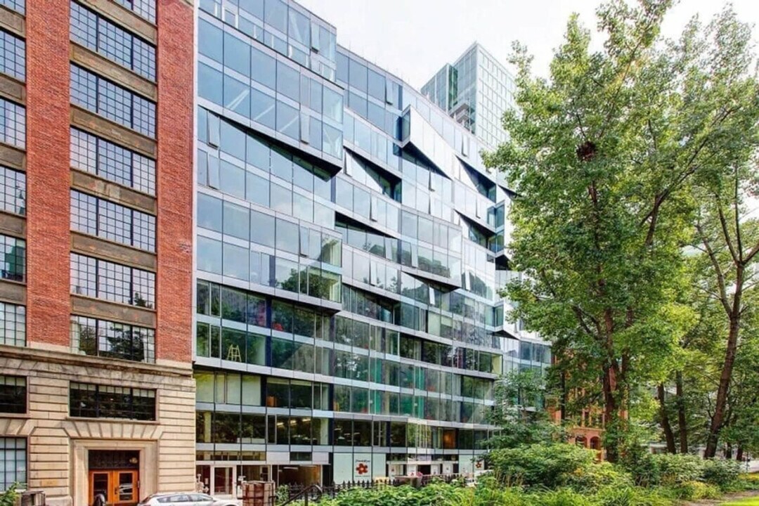456 Rue De la Gauchetière O in Montréal, QC - Building Photo