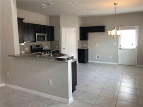 2013 Langdale Ln in Austin, TX - Building Photo - Building Photo