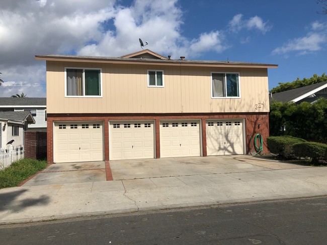 324 Obispo Ave in Long Beach, CA - Building Photo - Primary Photo