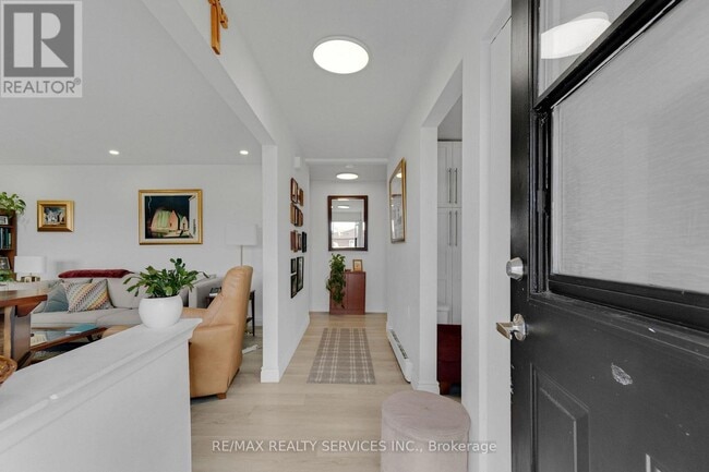 402 Elizabeth St in Grimsby, ON - Building Photo - Building Photo