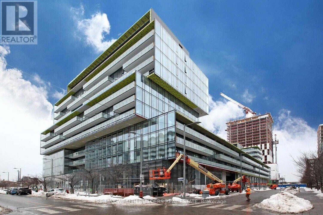 35-N835 Rolling Mills Rd in Toronto, ON - Building Photo