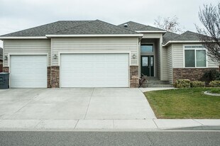 1085 Sirron Ave in Richland, WA - Building Photo