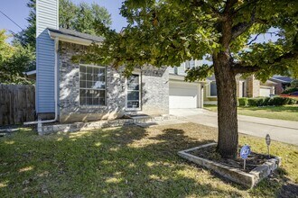 1917 Windy Park Dr in Round Rock, TX - Building Photo - Building Photo