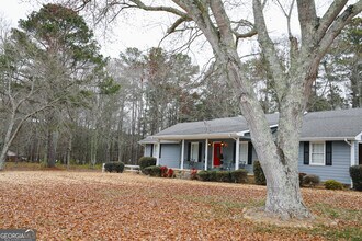 1084 Macedonia Rd in Newnan, GA - Building Photo - Building Photo