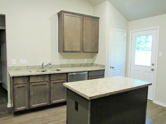 1009 Platte River Dr in Montgomery, TX - Foto de edificio - Building Photo