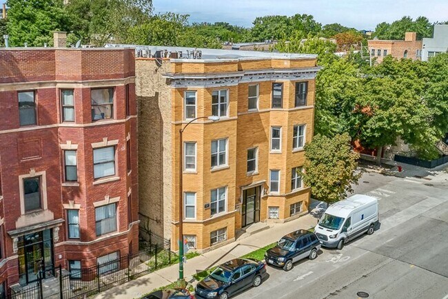 1024 N Damen Ave, Unit 9 in Chicago, IL - Building Photo - Building Photo