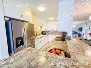 6542 Ocean Crest Dr in Rancho Palos Verdes, CA - Building Photo - Building Photo
