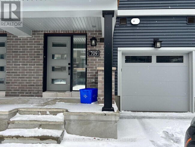 709 Confluence Walk in Ottawa, ON - Building Photo - Building Photo