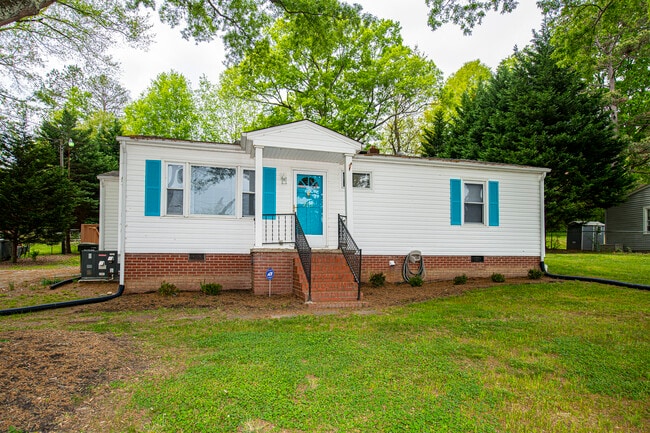 2711 Springbrook Cir in Gastonia, NC - Building Photo - Building Photo