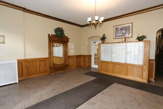 744 W Belmont Ave, Unit 316 in Chicago, IL - Building Photo - Building Photo