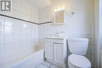 818 The Queensway in Toronto, ON - Building Photo - Building Photo