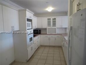 201 Crandon Blvd, Unit # 341 in Miami, FL - Building Photo - Building Photo