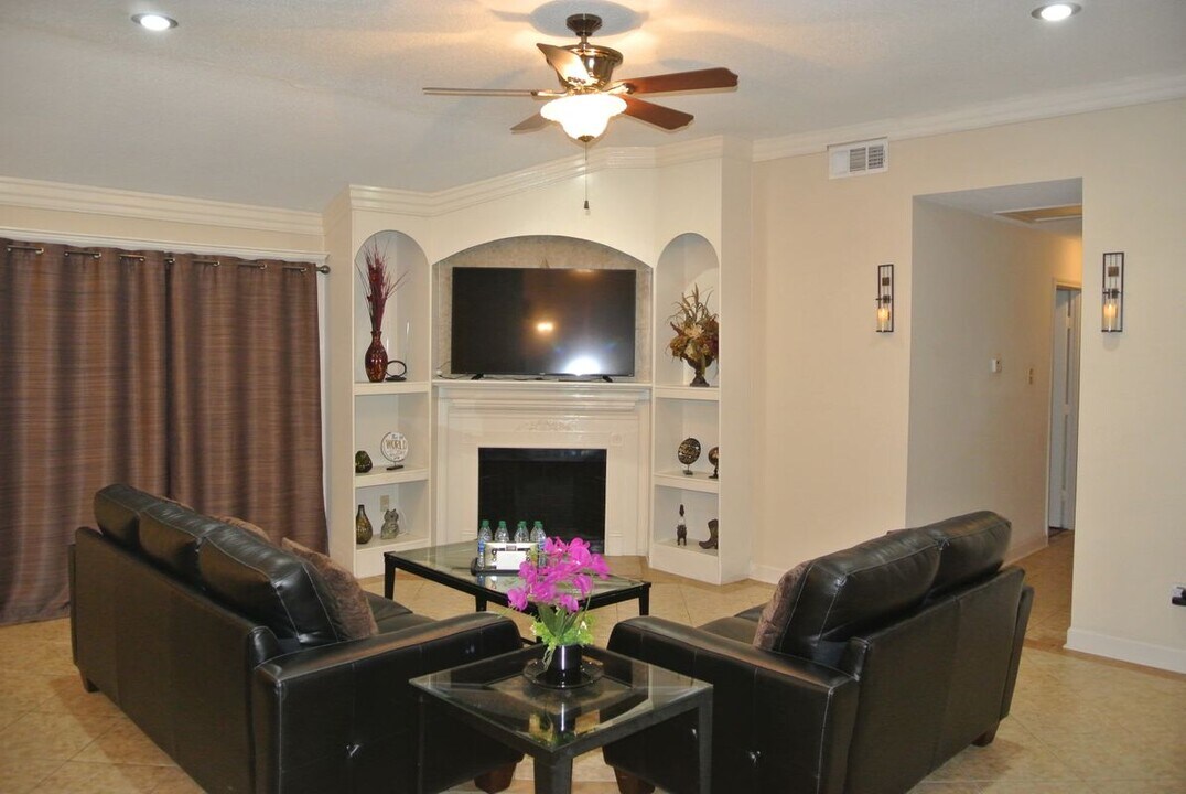 3653 Timber Bluff Ln in New Orleans, LA - Foto de edificio