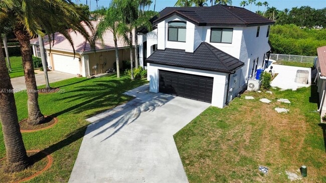 1211 SW 178th Way in Pembroke Pines, FL - Building Photo - Building Photo