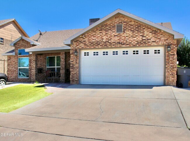 704 Colchester Dr in El Paso, TX - Building Photo - Building Photo