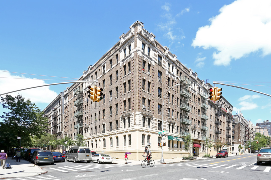 65 Fort Washington Ave in New York, NY - Foto de edificio